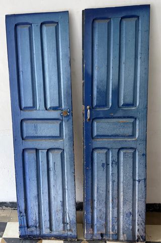 Puertas de madera azules decorativas