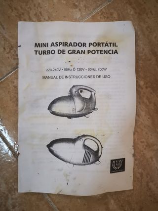 Aspirador de mano con accesorios