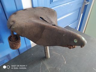Sillín bicicleta antiguo cuero para restaurar
