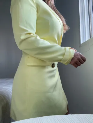 Chaqueta Stradivarius amarillo mantequilla 