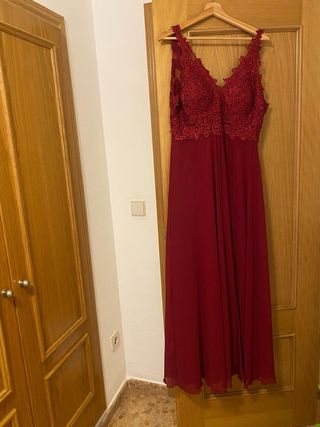 Vestido de fiesta granate