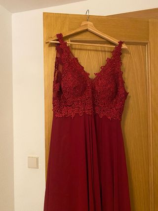 Vestido de fiesta granate