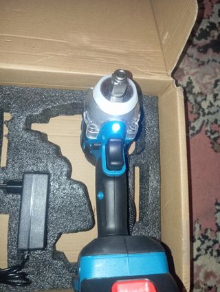 Atornillador de impacto a batería