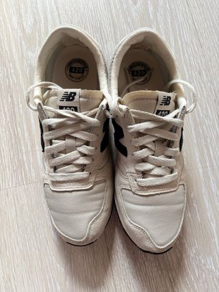 New Balance Bambas Beige y Negro