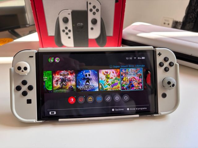consola Nintendo Switch OLED blanca con juegos