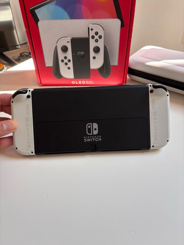 consola Nintendo Switch OLED blanca con juegos