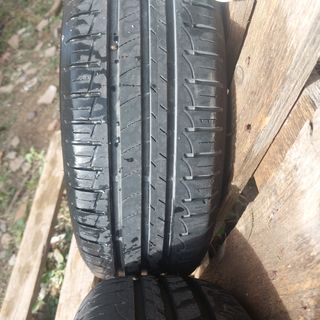 2 Neumáticos Goodyear Casi Nuevos