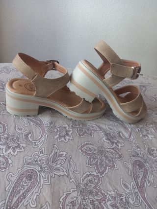 Sandalias beige tacón nuevas Talla 37