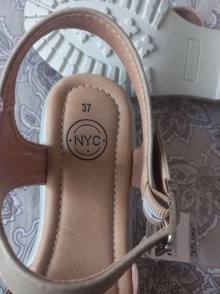 Sandalias beige tacón nuevas Talla 37