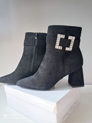 Stivaletti nuovissimi eleganti donna N 40