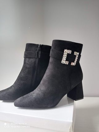 Stivaletti nuovissimi eleganti donna N 40