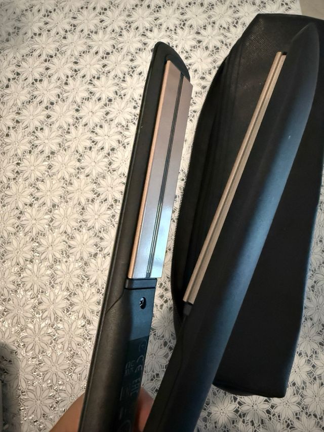 Piastra capelli Remington con borsina nera