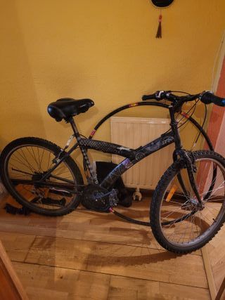 Bicicleta de montaña negra