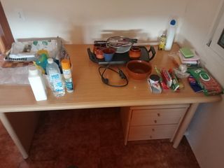 Mesa de despacho con cajonera