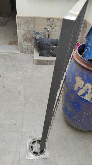 Reja maciza de metal
