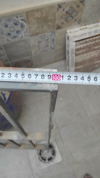 Reja maciza de metal