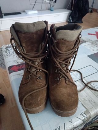 Botas militares marrones