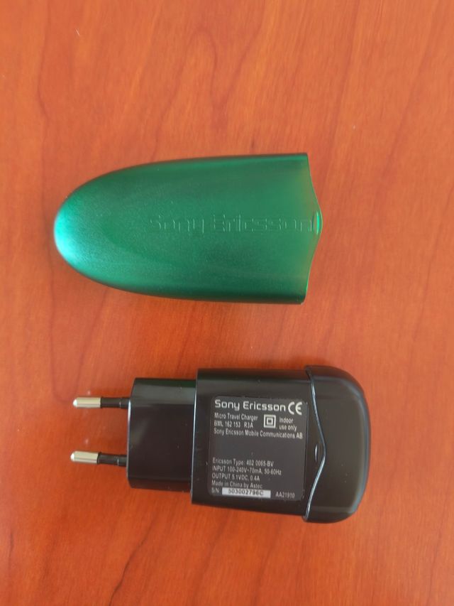 Cargador Base Sony Ericsson Verde y Negro