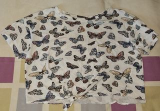 Camiseta corta mariposas multicolor