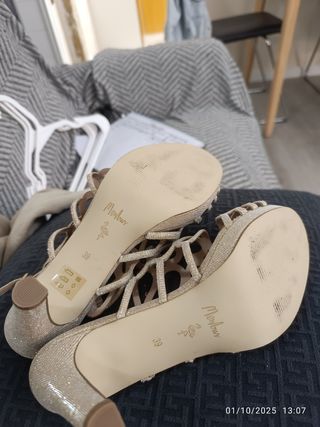 Zapatos de tacón Menbur dorados talla 39
