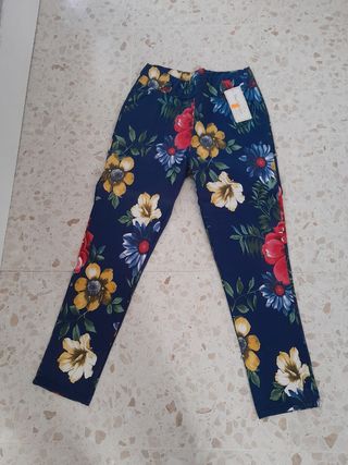 Pantalón de licra con estampado floral