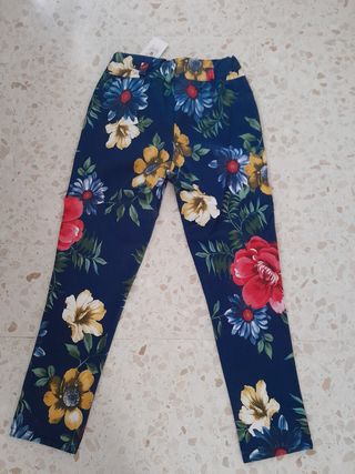 Pantalón de licra con estampado floral