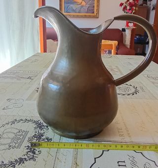 Brocca in rame battuto a mano vintage