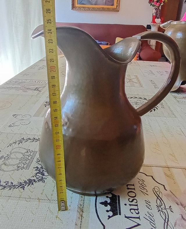 Brocca in rame battuto a mano vintage