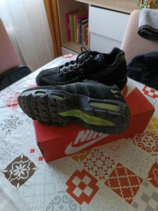 Nike Air Max 95 Negras y Verdes
Originales 