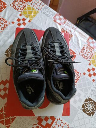 Nike Air Max 95 Negras y Verdes
Originales 