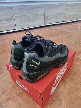 Nike Air Max 95 Negras y Verdes
Originales 