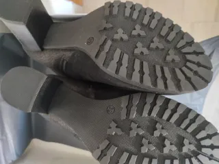 Botines de piel negros