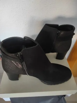 Botines de piel negros