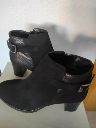 Botines de piel negros