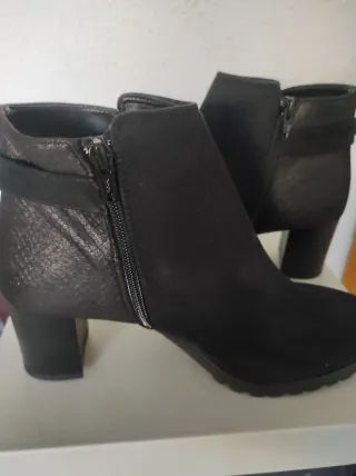 Botines de piel negros