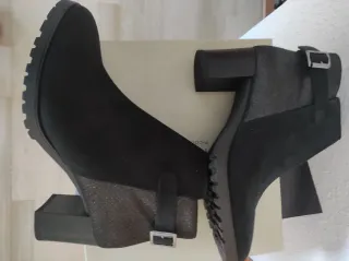 Botines de piel negros