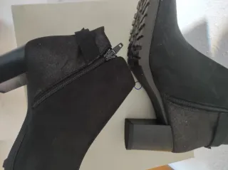 Botines de piel negros