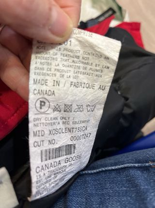 Abrigo Canada Goose Rojo Talla M  de chica 52 x82