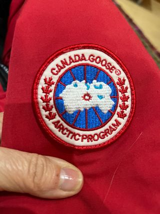 Abrigo Canada Goose Rojo Talla M  de chica 52 x82