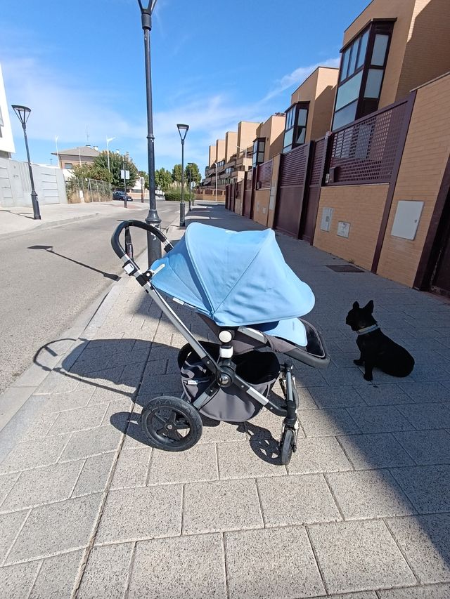 Carro Bugaboo Cameleon 3 con muchos accesorios.