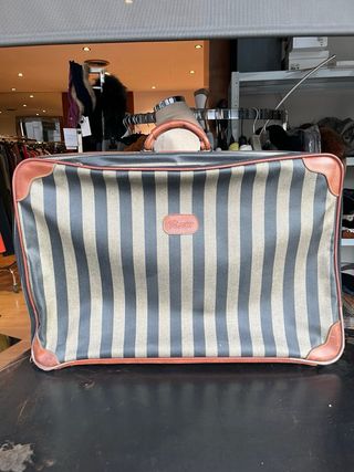 Valigia di marca italiana. Tipo Fendi.