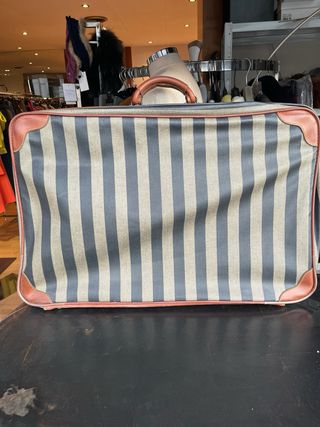 Valigia di marca italiana. Tipo Fendi.
