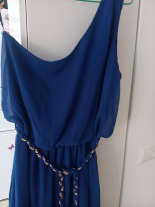 Vestido fiesta azul eléctrico con cinturón dorado