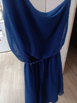 Vestido fiesta azul eléctrico con cinturón dorado