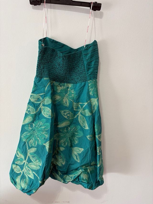 Vestido palabra de honor con torera verde