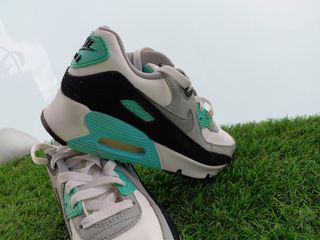 Zapatillas Nike Air Max grises y blancas