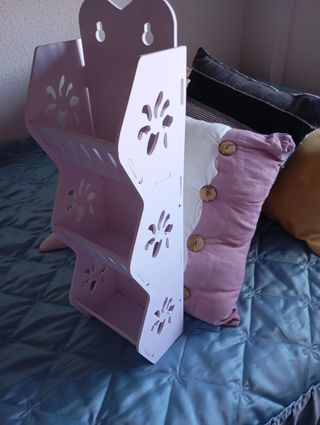 Estantería de pared blanca