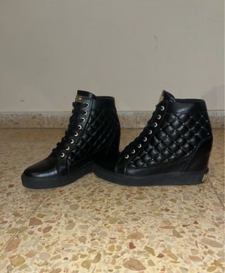 Botines Guess Negros Acolchados