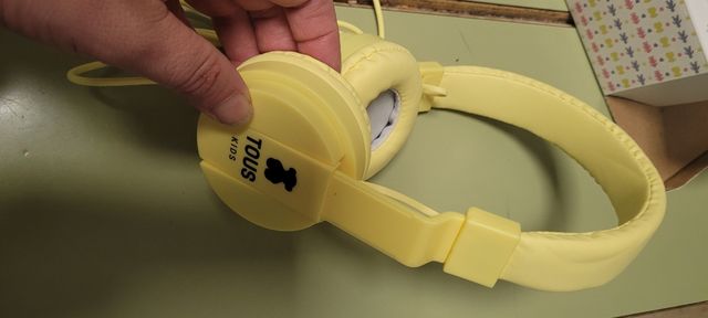 Auriculares de la firma Tous. Ajustables de tamaño