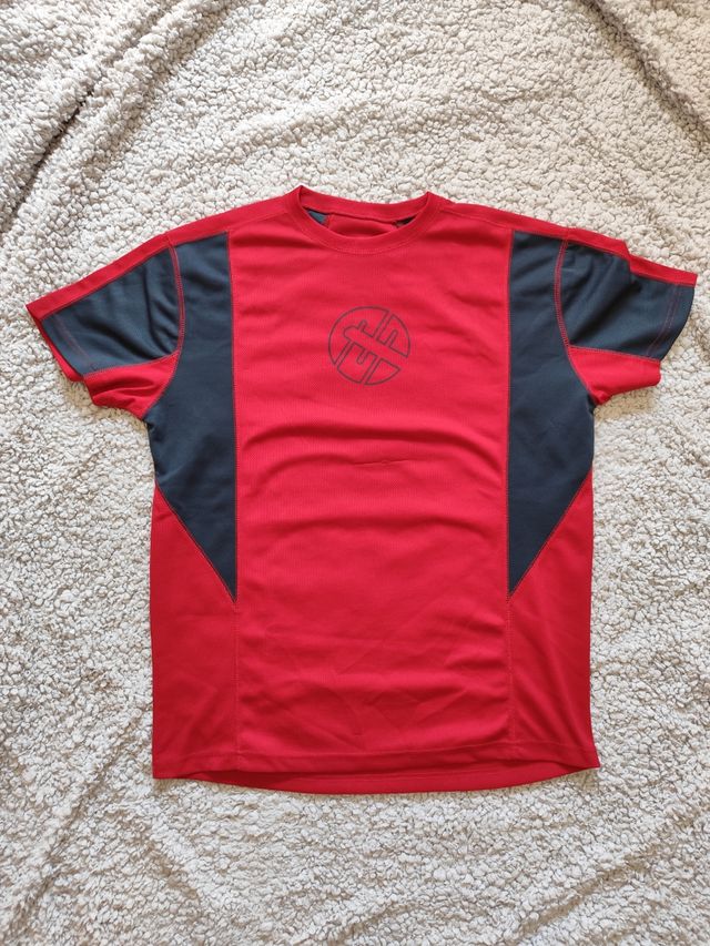 Camiseta deportiva Forum Sport roja